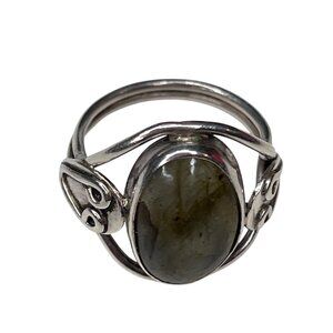 Vintage Sterling Silver Ring With Intricate Design & Polished Stone Size 9 A177